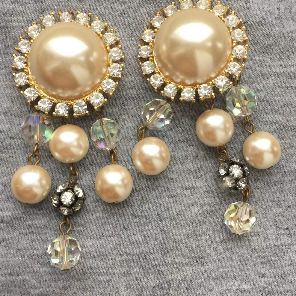 Fabulous! LES BERNARD PEARL PAVE EARRINGS large big  Gold Tone Pearl clip on